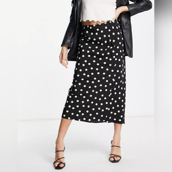Topshop Dresses & Skirts - NWT Topshop Spot Bias Midi Skirt- Size 8